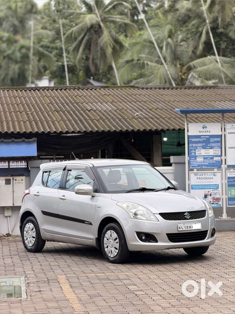 Maruti Suzuki Swift Vxi Ags, 2013, Petrol