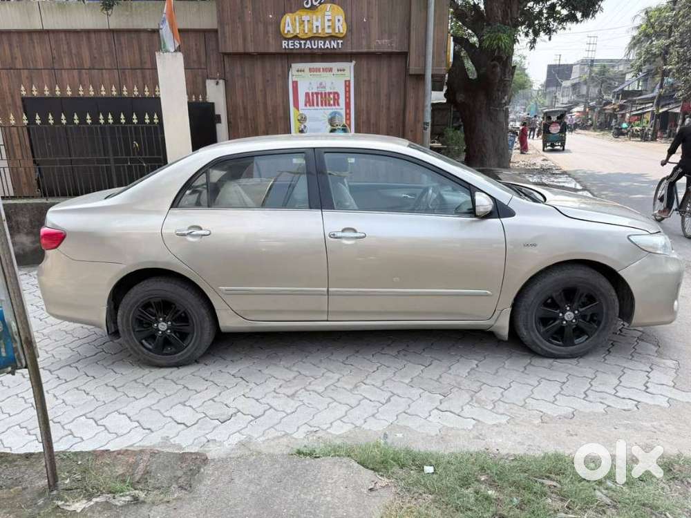 Toyota Corolla Altis 1.8 J, 2011, Petrol