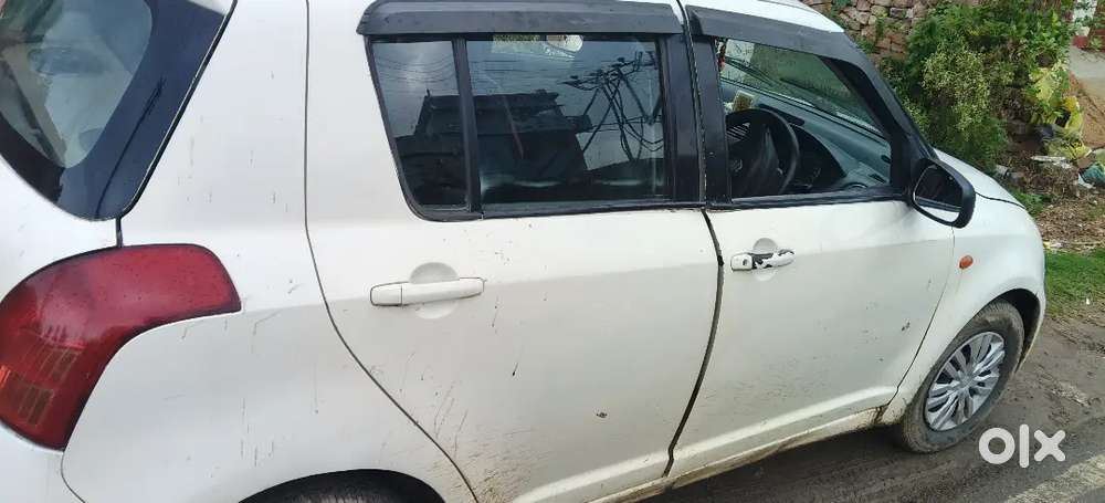 Gaari Kaa Front Glass Thhora Crack Hai