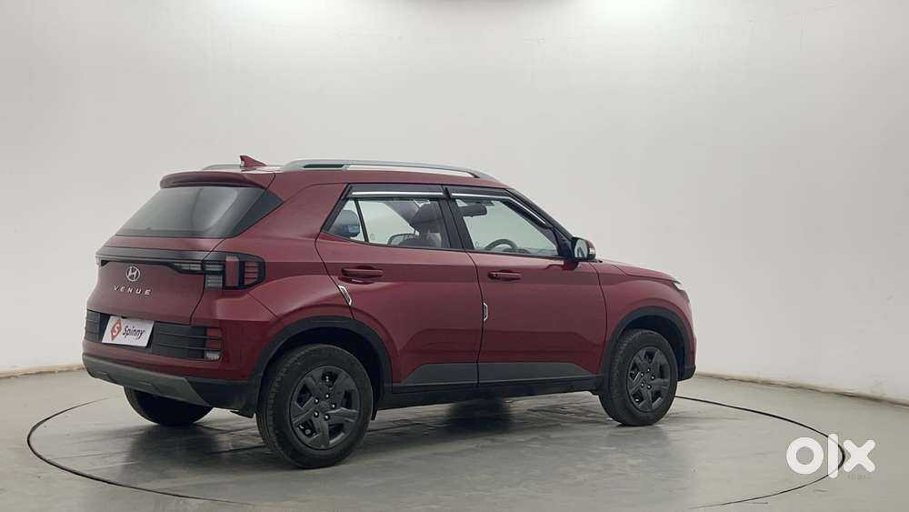 Hyundai Venue 1.2 S (o), 2024, Petrol