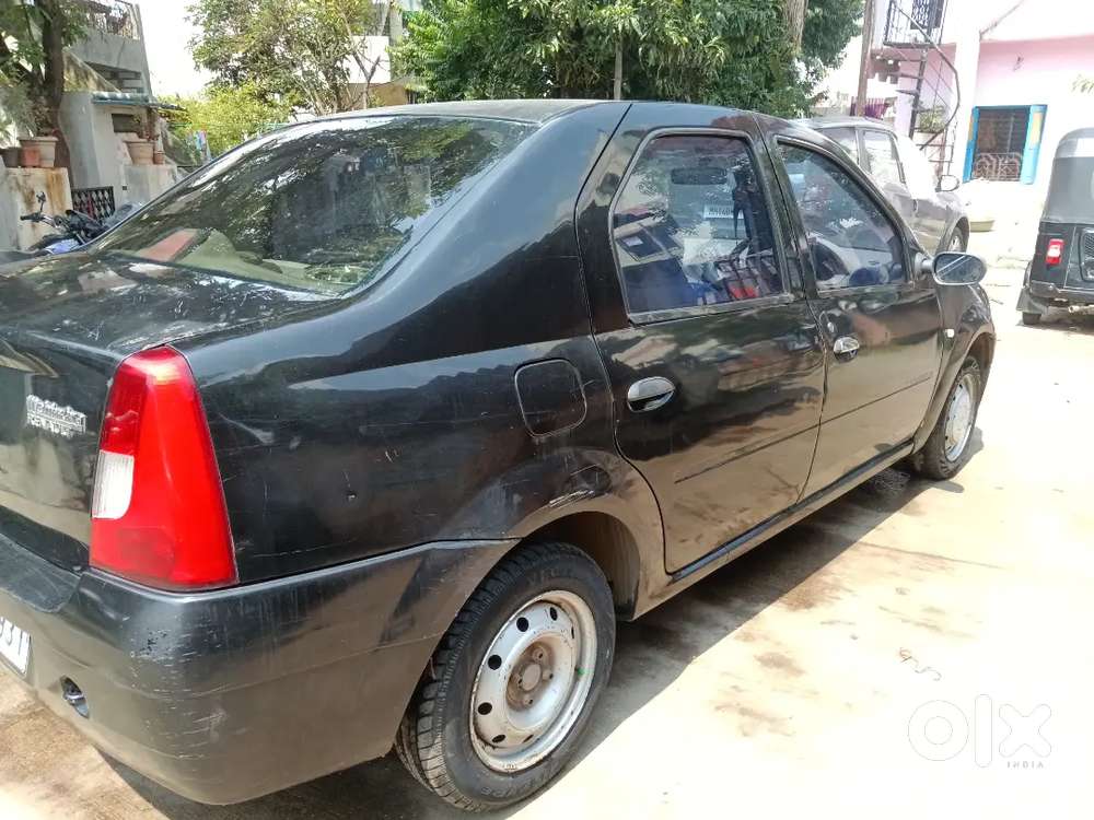 Mahindra Logan Petrol 2007