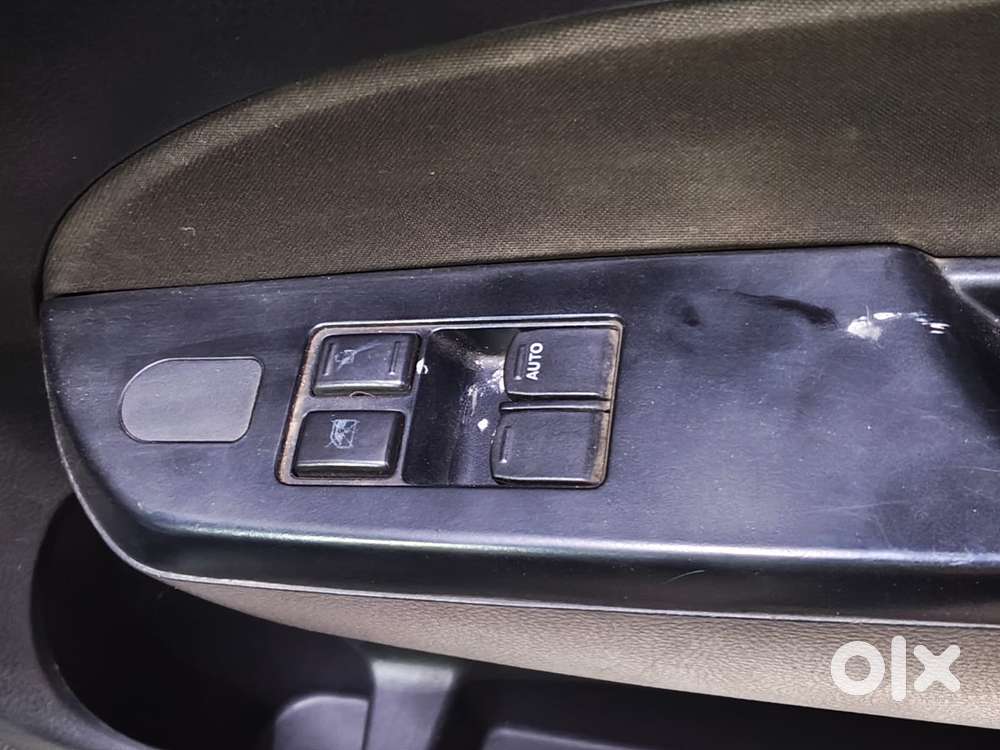 Maruti Suzuki Swift Lxi Option, 2017, Petrol