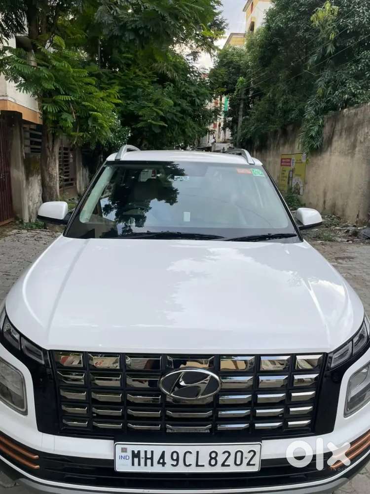 Hyundai Venue 2025 Diesel 11000 Km Driven