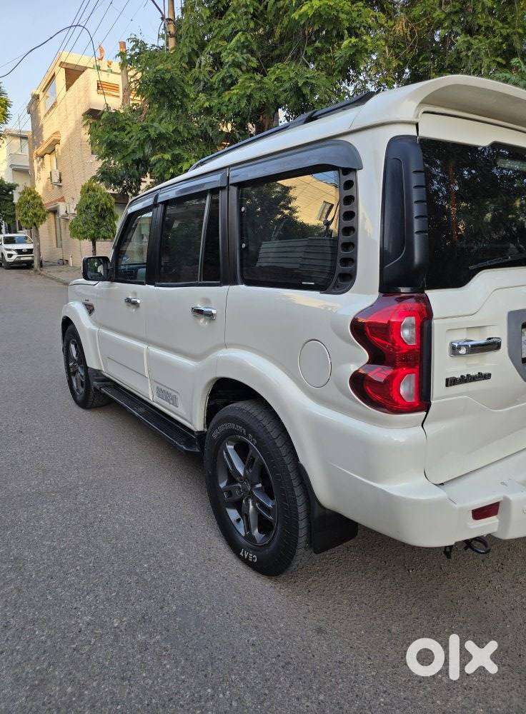 Mahindra Scorpio S8, 2015, Diesel