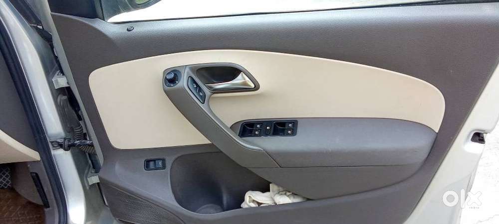 Volkswagen Vento 2010-2013 Petrol Highline, 2011, Petrol