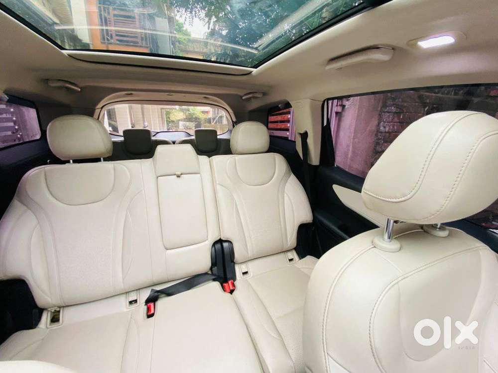 Mahindra Xuv700 2.0 Ax 7 Petrol Mt Str, 2022, Petrol