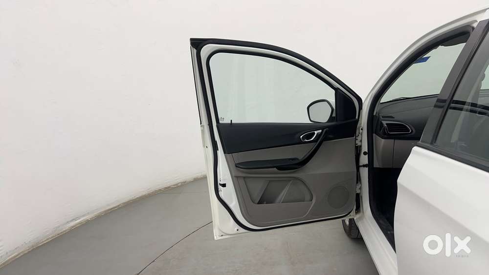 Tata Tiago Xz, 2016, Petrol