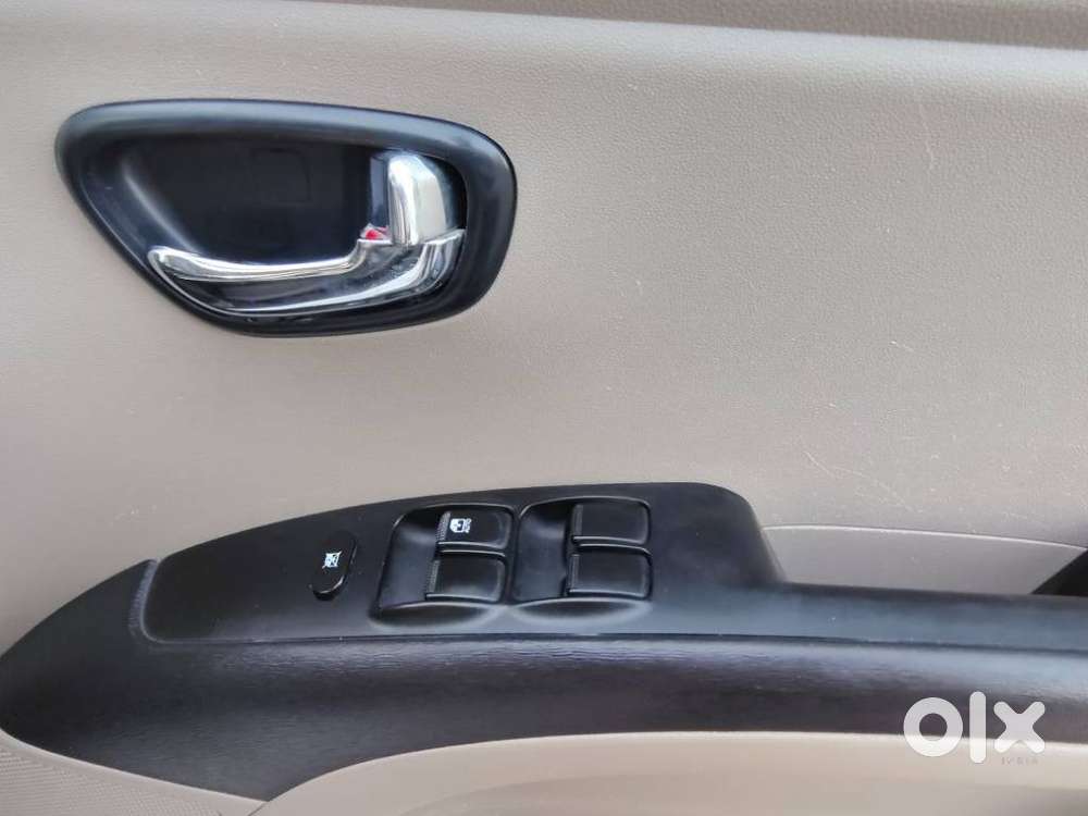 Hyundai I10 Sportz, 2015, Petrol