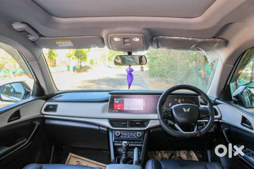 Mahindra Xuv700 2.0 Ax 5 Petrol Mt Str, 2022, Petrol