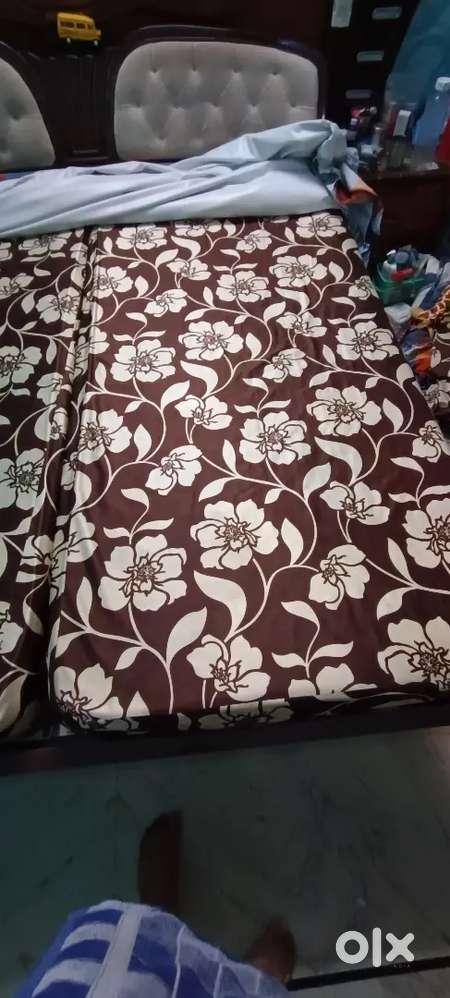 Mattress urgent sell karna hai