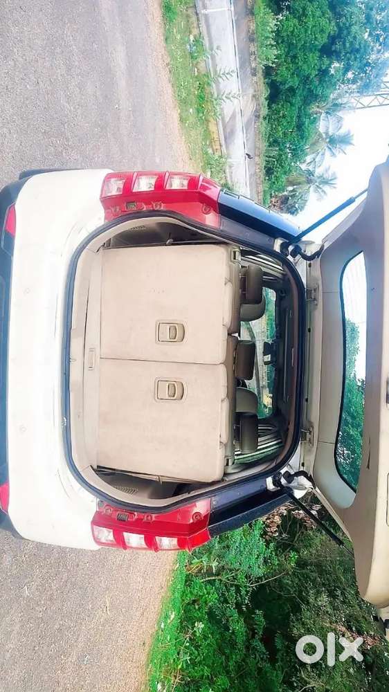 Mahindra Xuv500 W10 - 2017