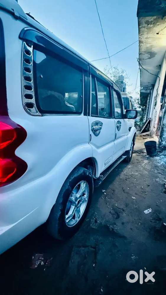 Mahindra Scorpio S6 Plus 2014 Diesel Manual