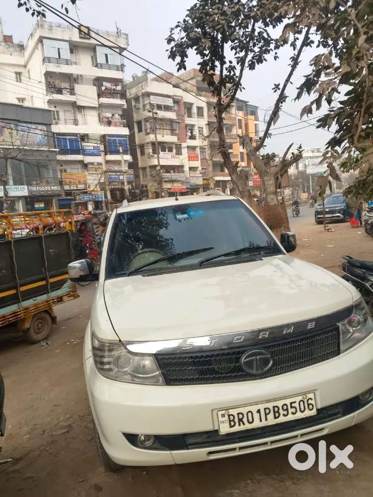 Tata Safari Storme 2015