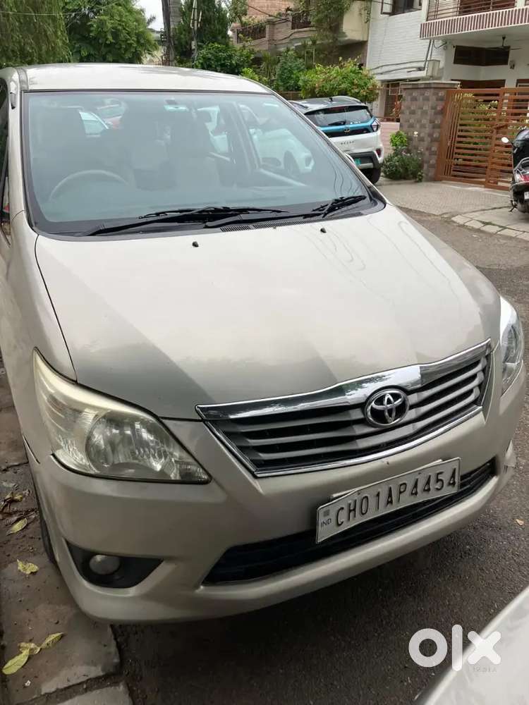 Toyota Innova 2.5 V 2012 , New Tyer
