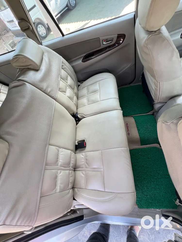 Toyota Innova 2012 Diesel 280000 Km Driven