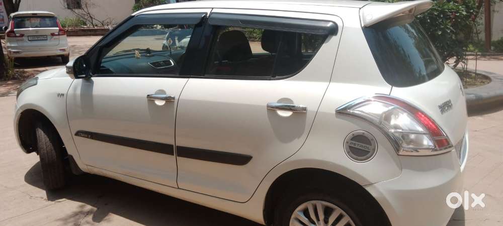 Maruti Suzuki Swift Vxi + Manual, 2016, Petrol