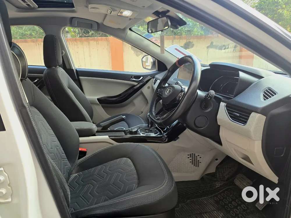 2022 Tata Nexon Xza+ (o) Amt Petrol Top-end Automaticcalgary White