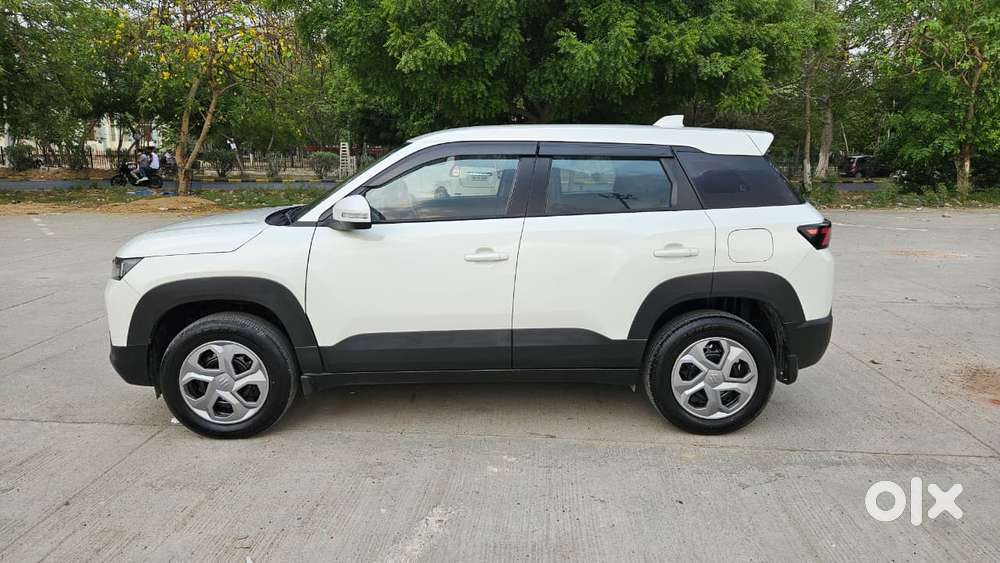Maruti Suzuki Brezza 1.5 Lxi Smart Hybrid, 2024, Petrol