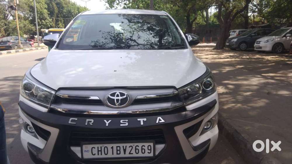 Innova Crysta ,white,top Model,2.8,z,at