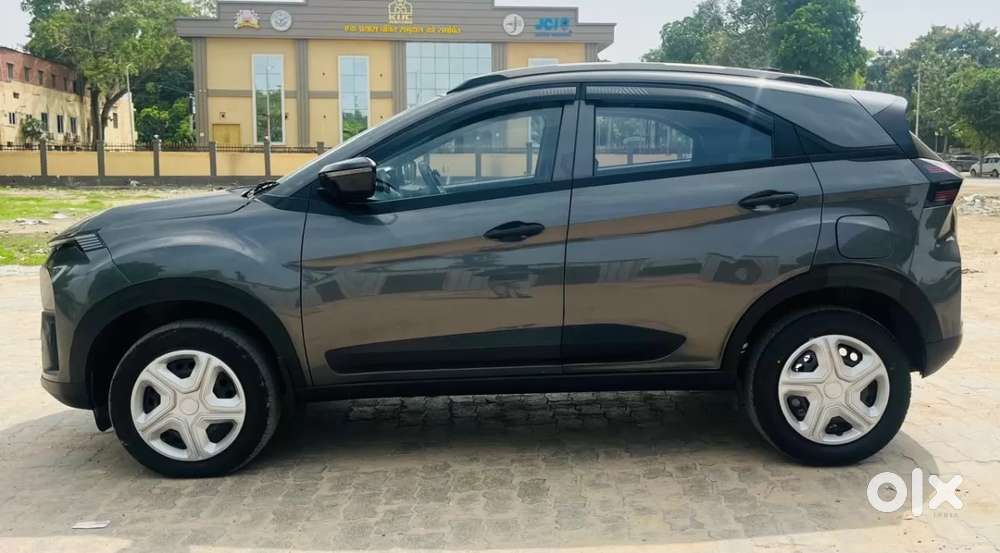 Tata Nexon Smart Plus S 1.2 Revotron Petrol 5 Mt, 2024, Petrol