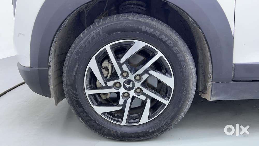 Mahindra Xuv 3xo Ax5 Pm Mt, 2024, Petrol