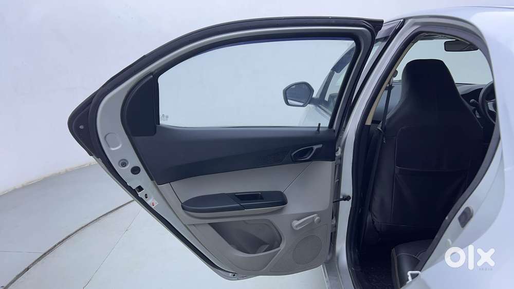 Tata Tiago Xe, 2016, Petrol