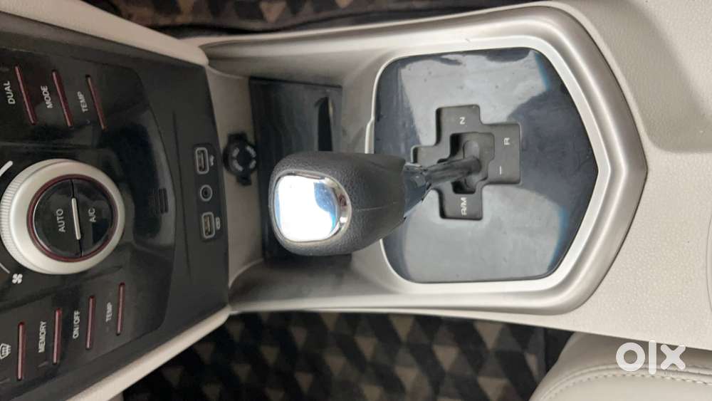 Mahindra Xuv300 1.2 W8 (o) Amt Petrol, 2021, Petrol