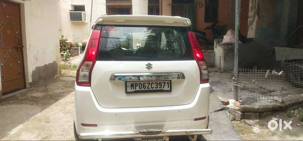 न्यू कार है अभी , न्यू कंडीशन में रखी है