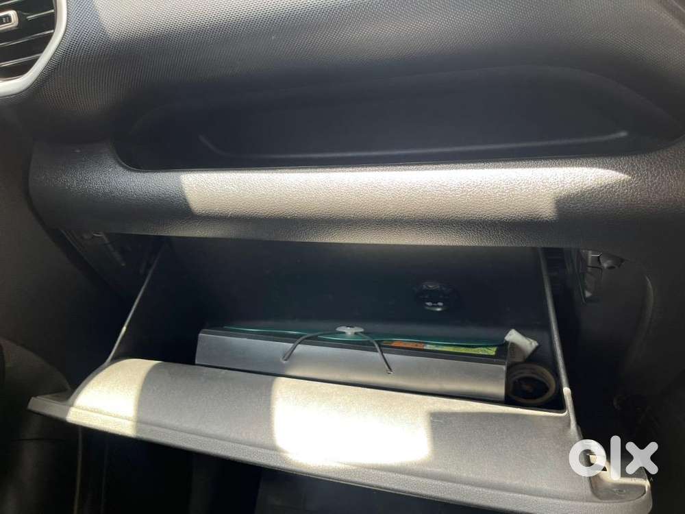 Hyundai Venue 2022 Petrol 25800 Km Driven