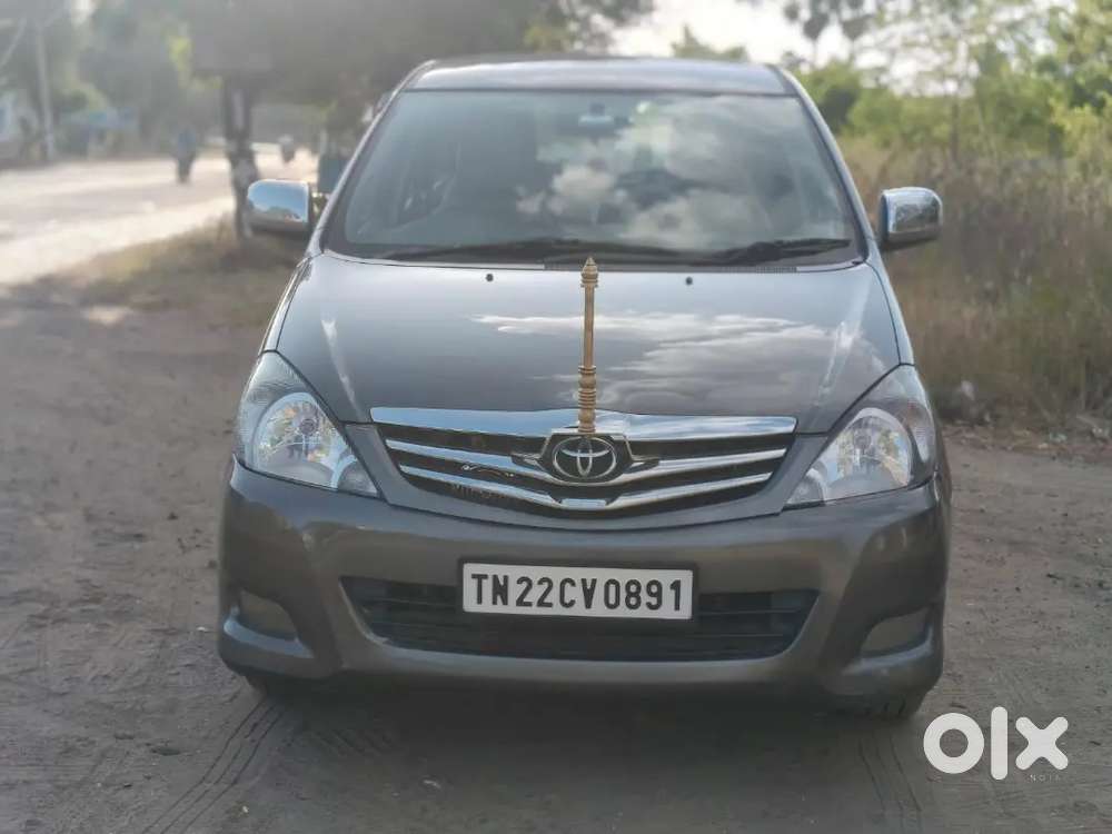 Toyota Innova 2011