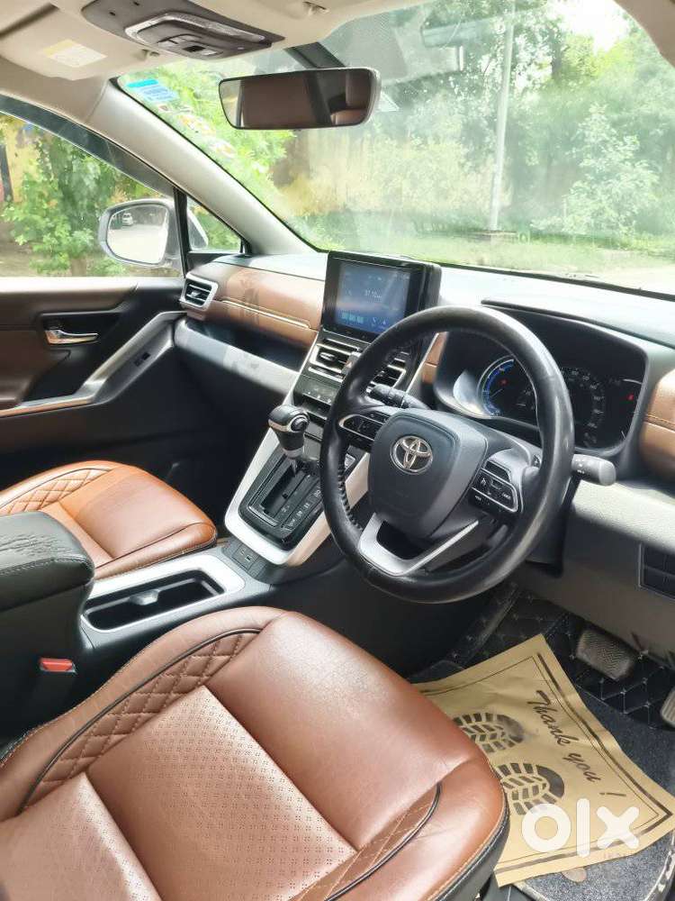 Toyota Innova Hycross 2.0 Vx Hybrid 7 Str, 2023, Petrol