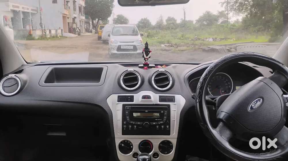 Ford Figo Trend Petrol 2010