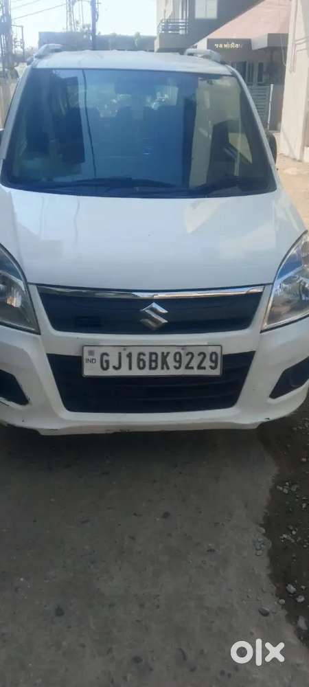 Maruti Suzuki Wagon R 1.0 2015.music System.back Camera.new Tyre.child