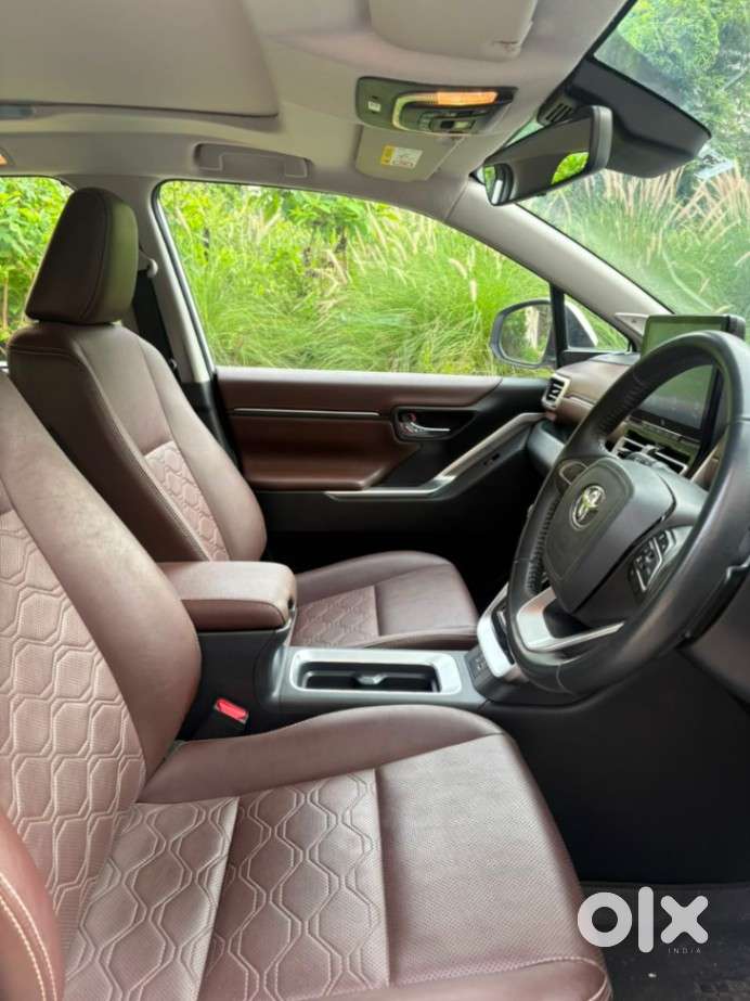 Toyota Innova Hycross 2.0 Zx (o) Hybrid 7 Str, 2024, Petrol