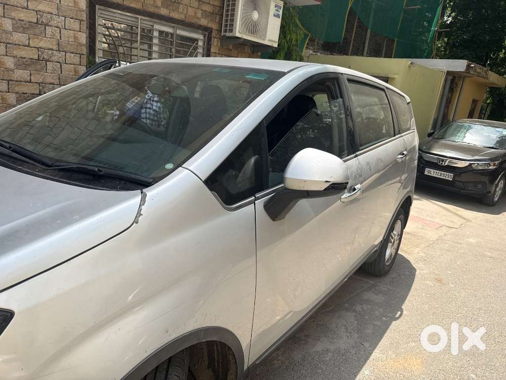 Mahindra Marazzo M6 8str