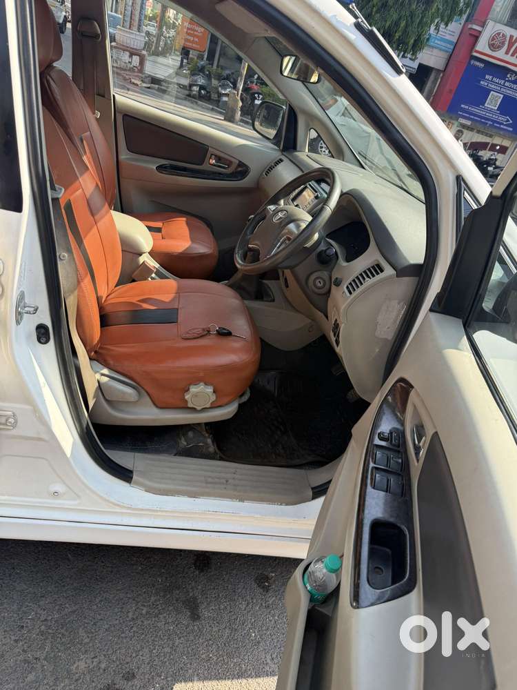 Toyota Innova 2.5 Z Diesel 7 Seater Bs Iv, 2014, Diesel