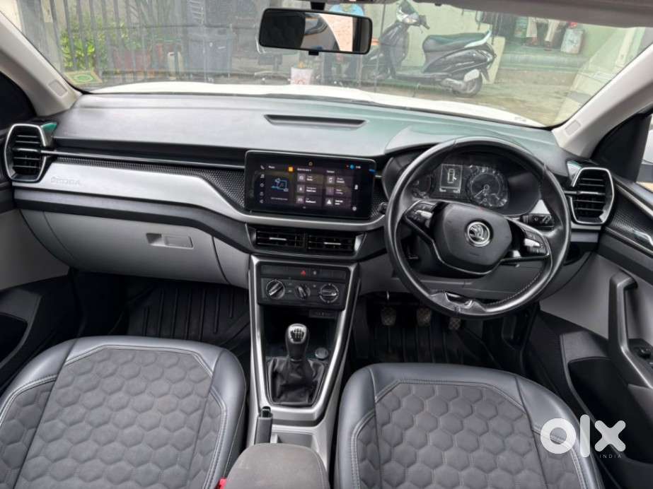 Skoda Kushaq 1.0 Tsi Ambition, 2022, Petrol