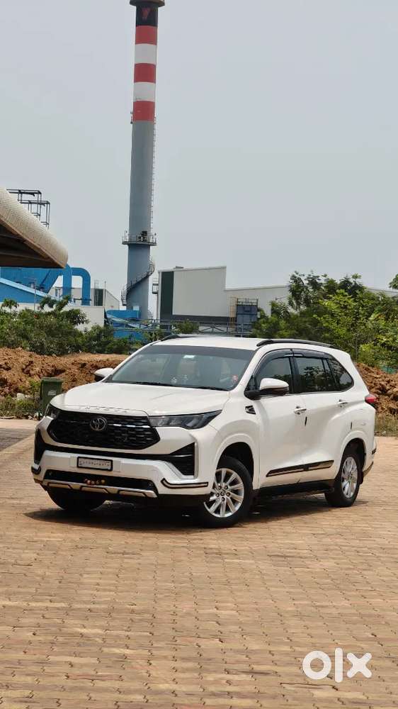 Toyota Innova Hycross 2024