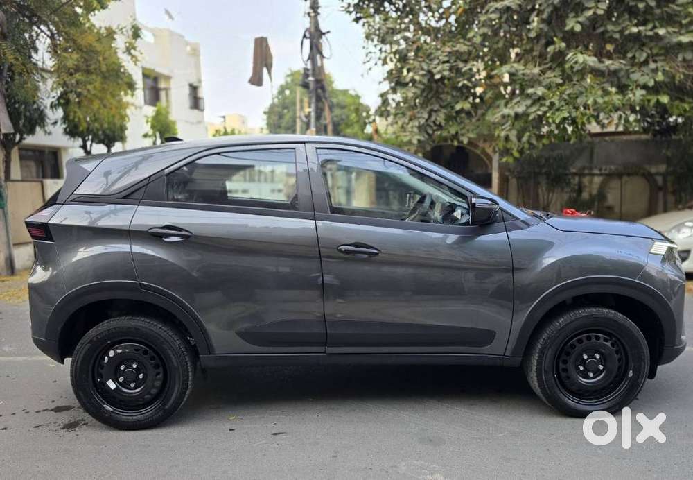 Tata Nexon Smart Plus1.2 Revotron Petrol 5 Mt, 2025, Petrol