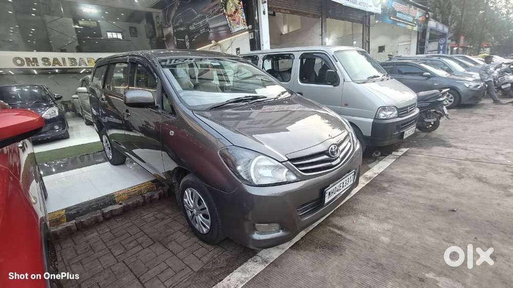 Toyota Innova 2.5 E 8 Str, 2011, Diesel