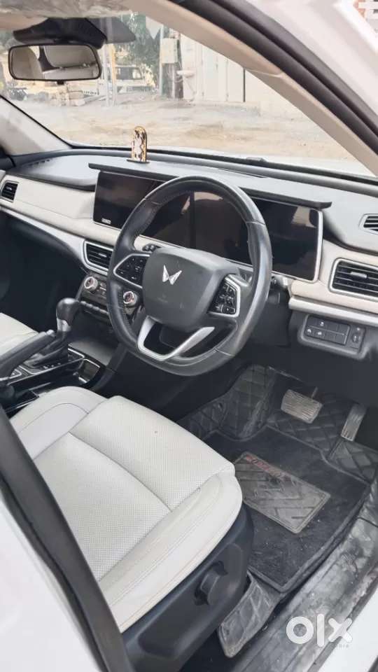 Mahindra Xuv700 2.2 Ax 7 Diesel At Str Awd, 2023, Diesel