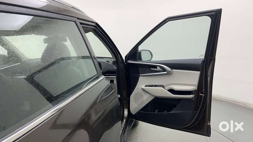Kia Carens 1.4 Prestige Plus Turbo 7 Str, 2022, Petrol