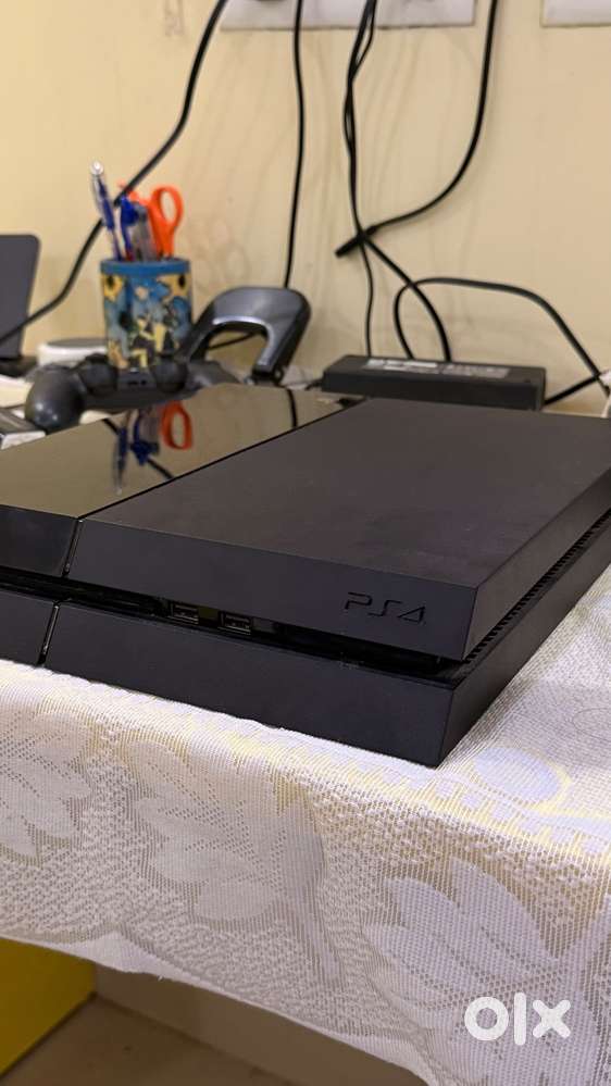 Sony PlayStation 4 (500GB) – Classic Black Edition