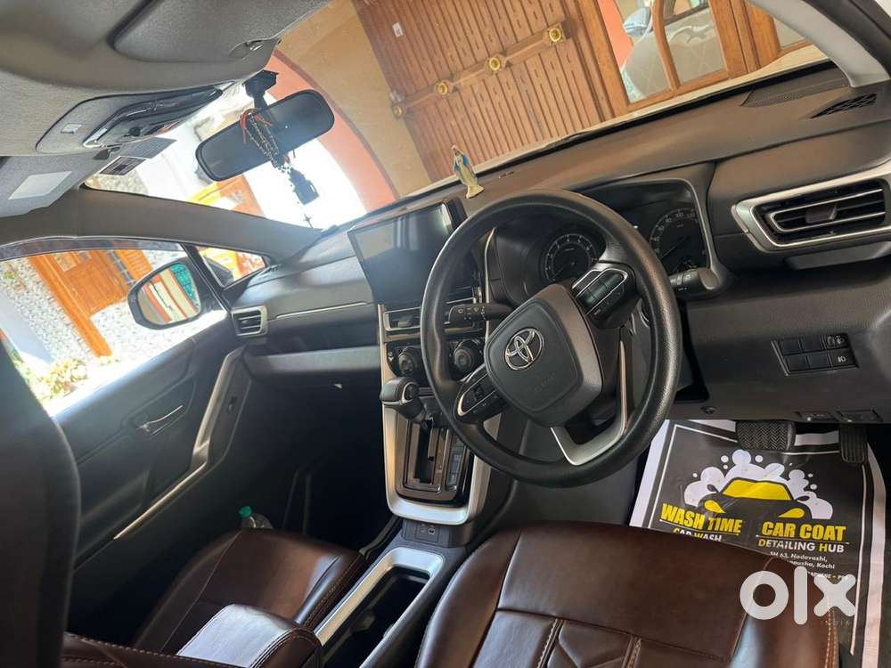 Toyota Innova Hycross 2024
