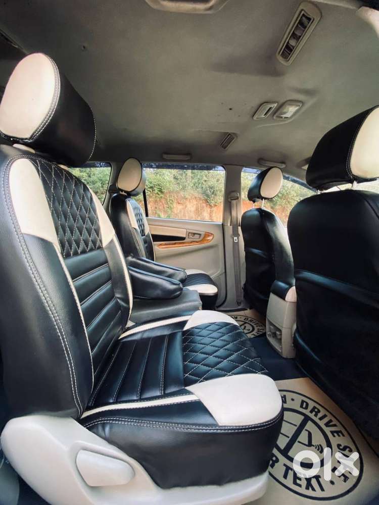 Toyota Innova (2012)