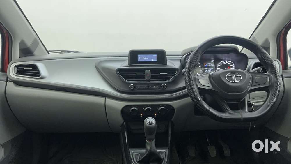 Tata Altroz 1.2 Xe, 2021, Petrol
