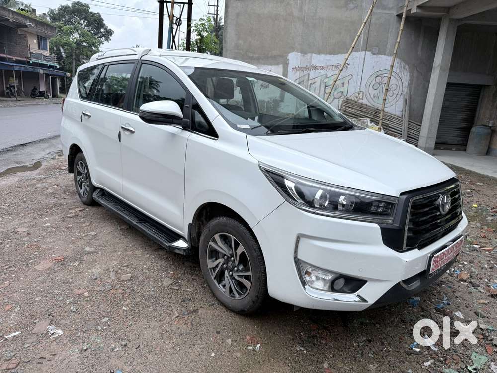 Toyota Innova Crysta 2.4 V 8 Str, 2025, Diesel