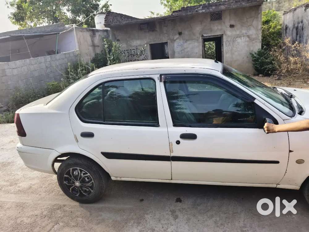 Ford Ikon 2010