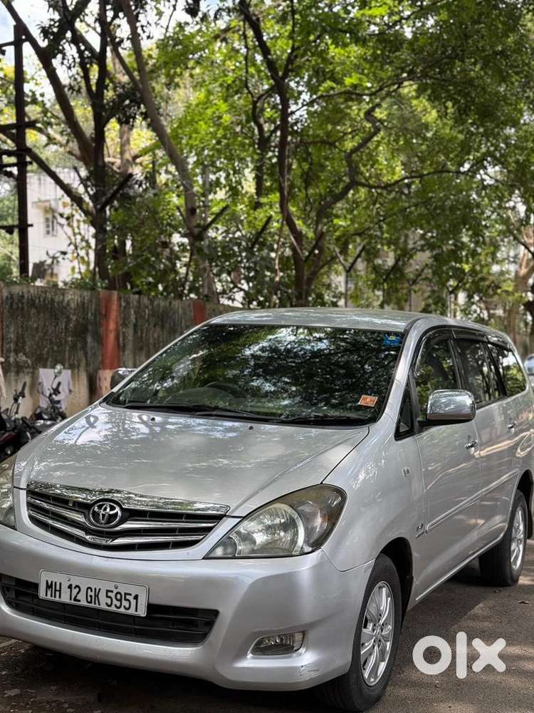 Toyota Innova 2010 2.5 V Model