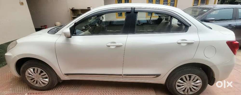 Maruti Suzuki Dzire 2019,automatic,bs6,petrol,1st Owner,white